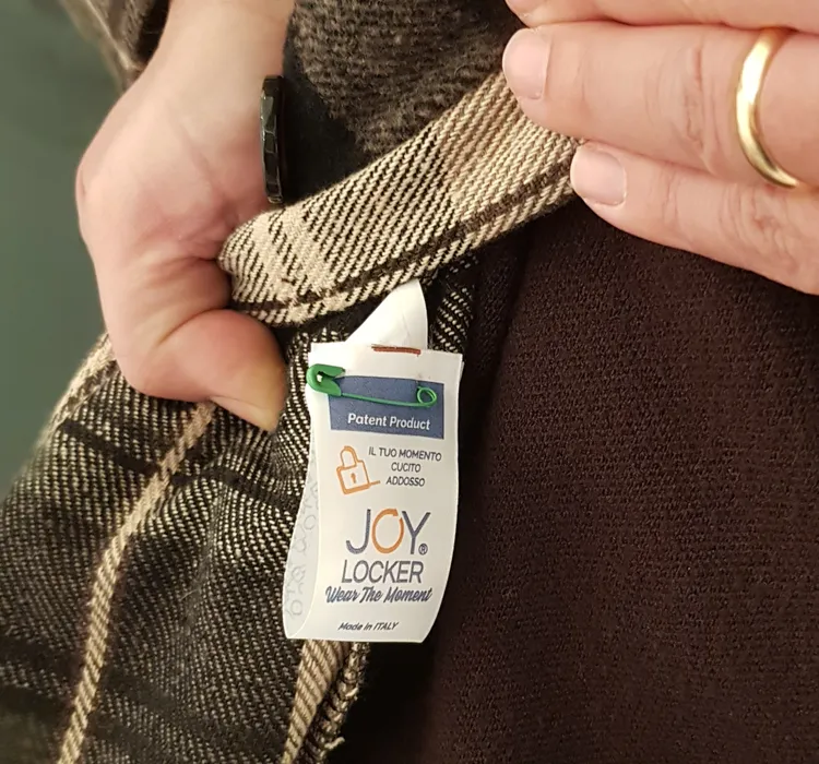 Joylocker "Dillo con un'etichetta"